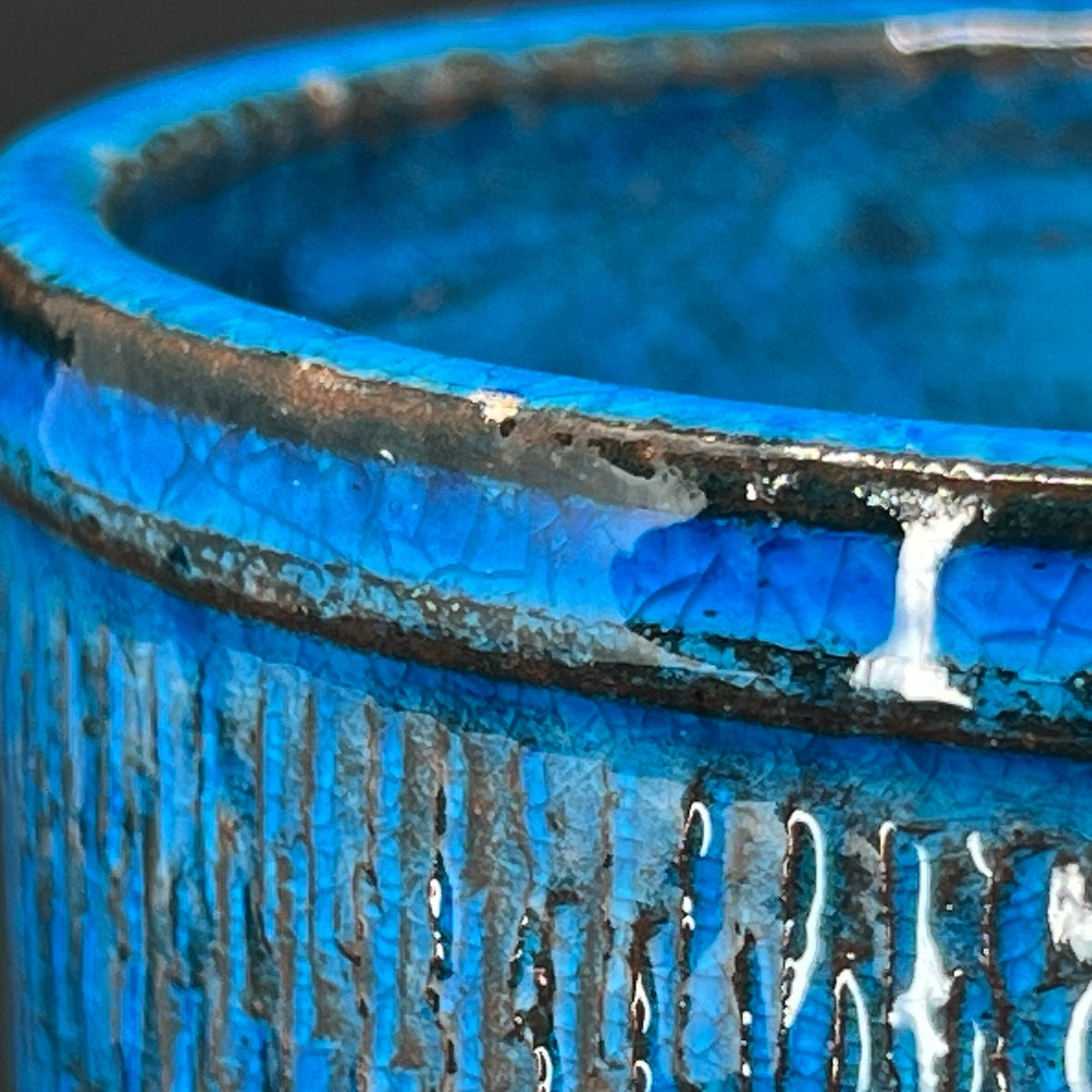 Kähler vase med blå glasur, 15 cm.
