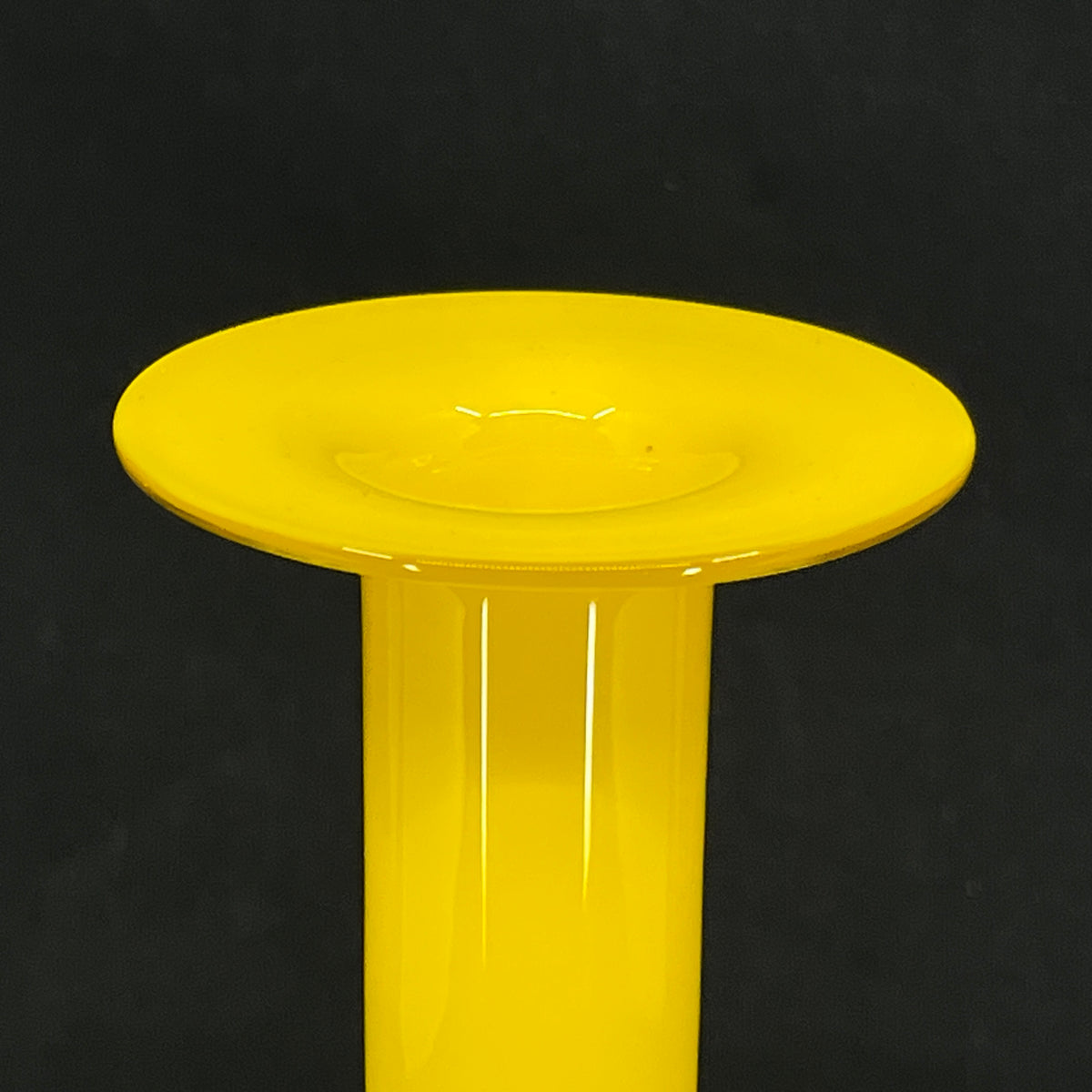 Gul Carnaby vase, 21 cm.