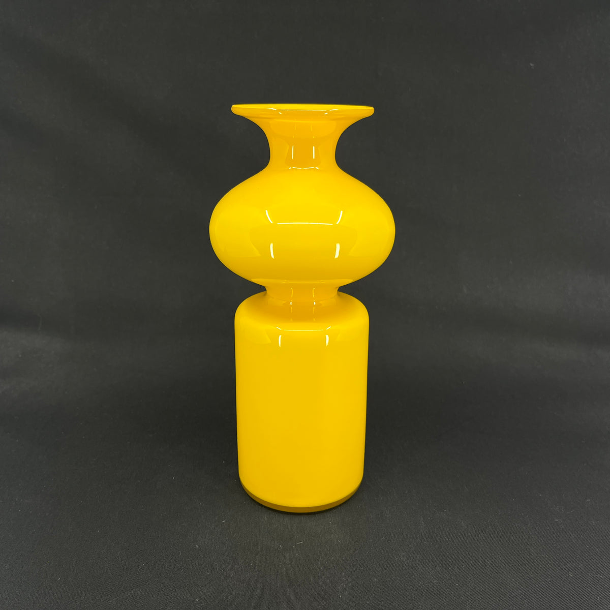 Yellow Carnaby vase, 23.5 cm.