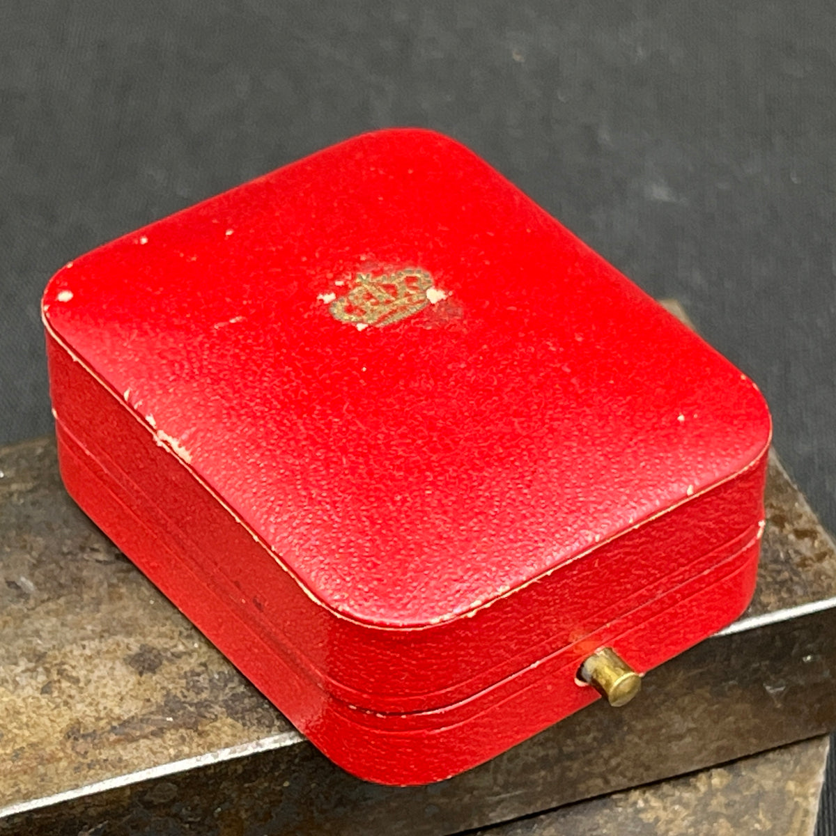 King's badge 1870-1945 in gold with box