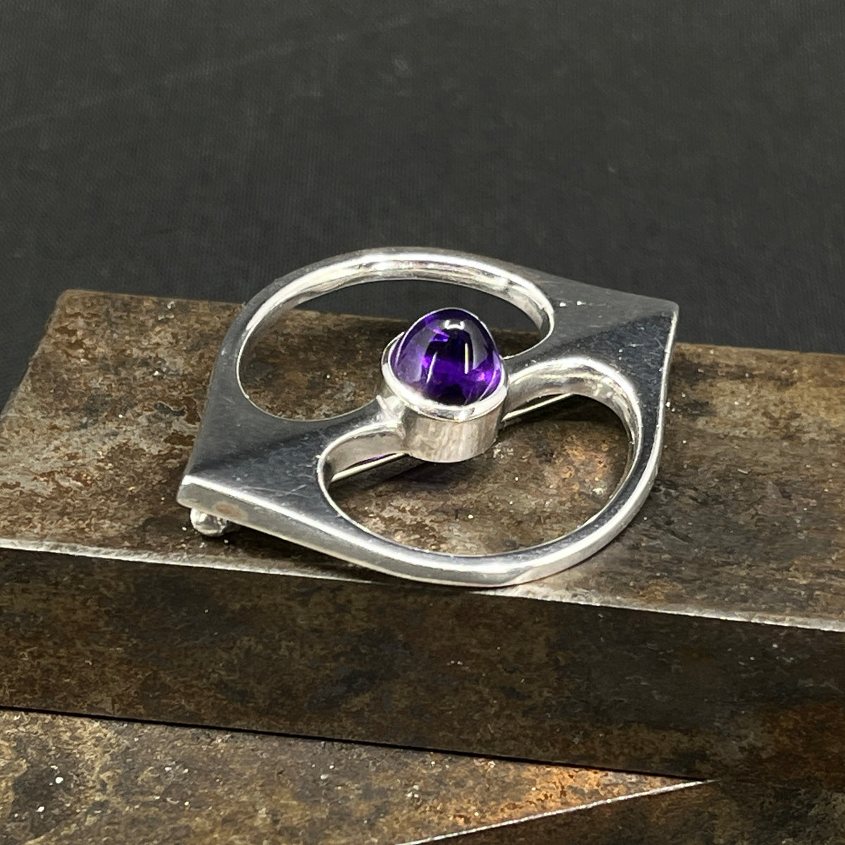 Hans Hansen broche med ametyst, No. 211