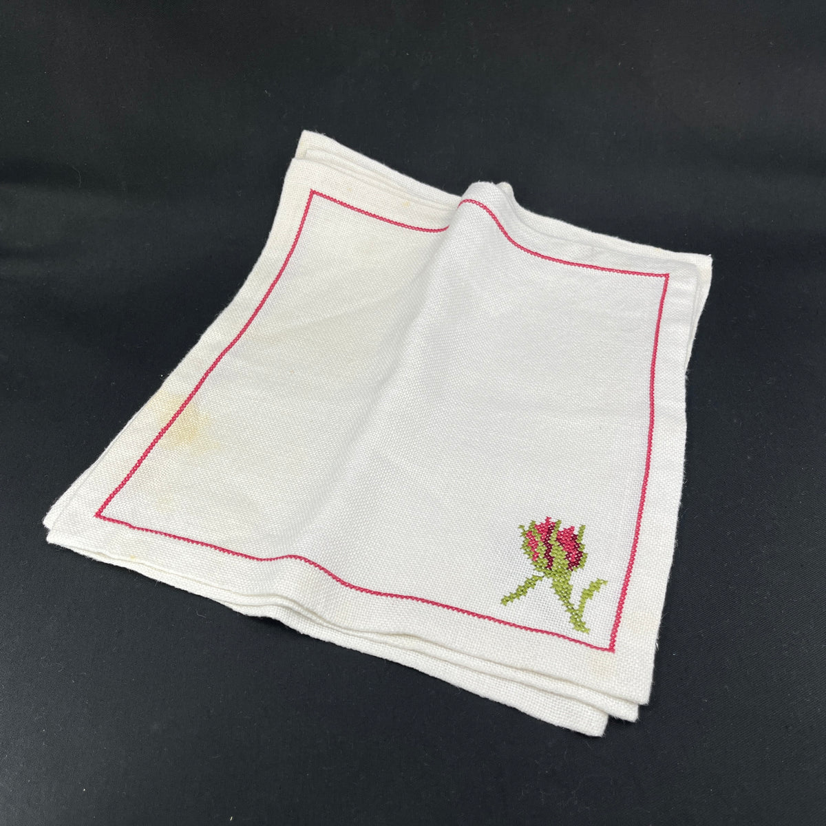Embroidered tablecloth, 125x120 cm. and 4 napkins