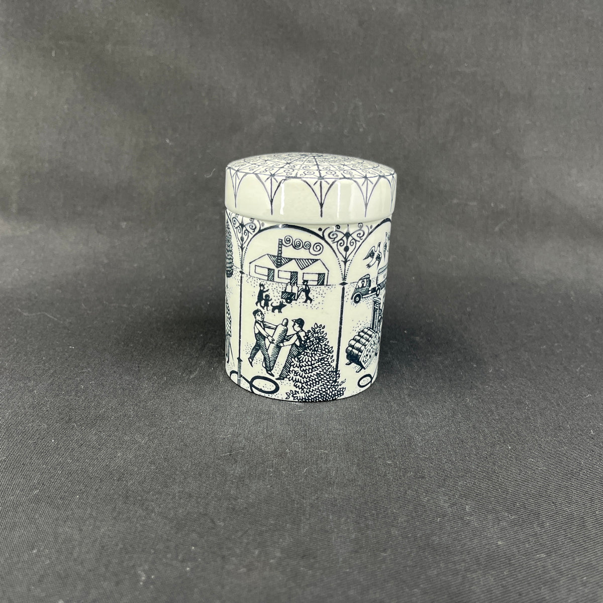Nymølle lidded box by Høyrup - cylinder