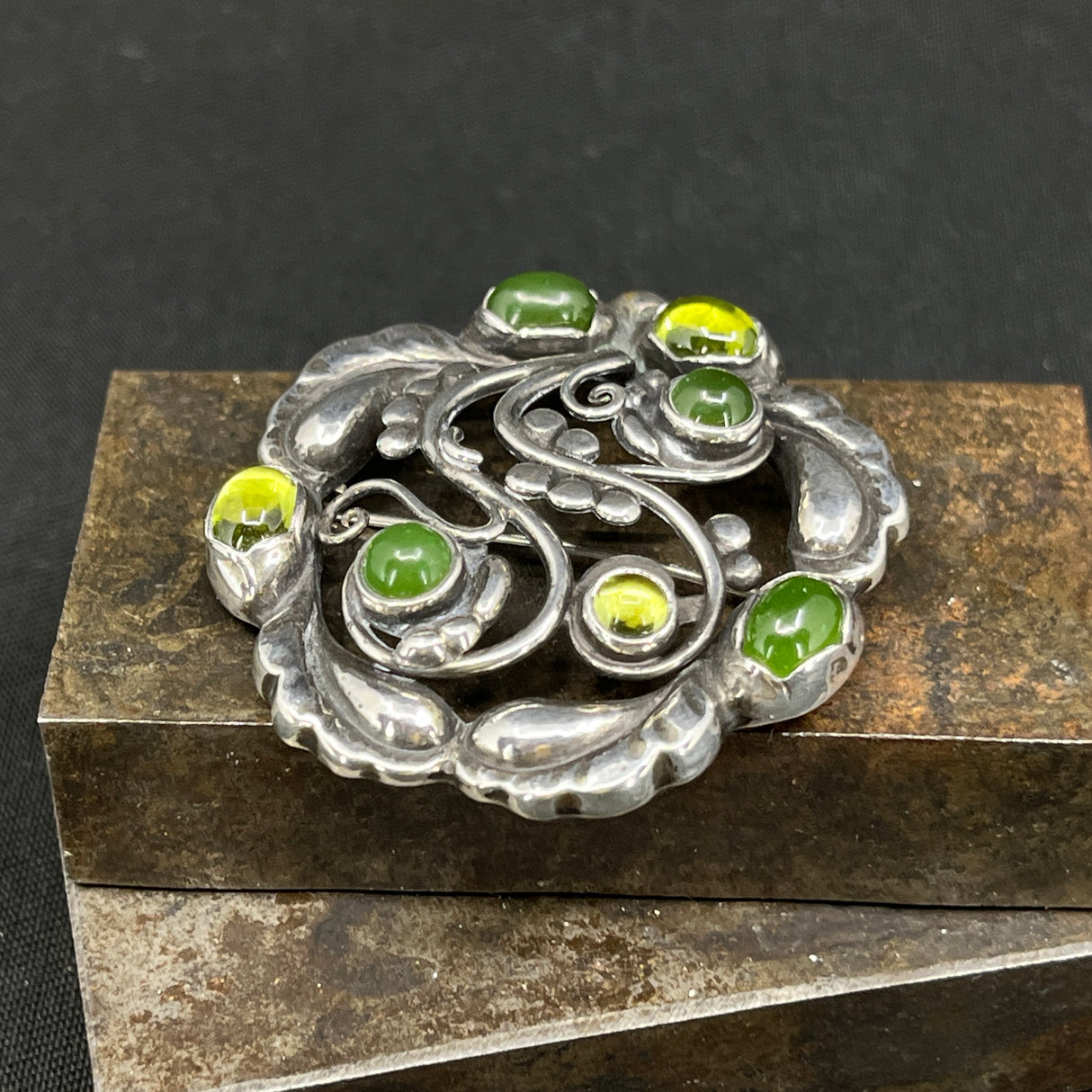 Georg Jensen broche med grønne stene, No. 159