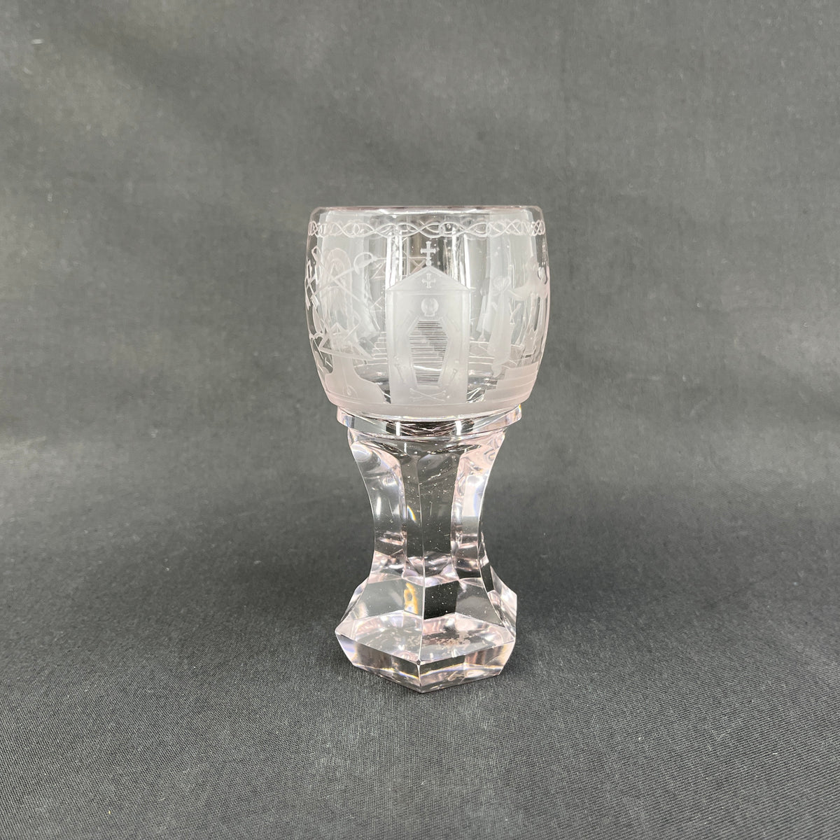 Graveret frimurerglas - let overfarvet