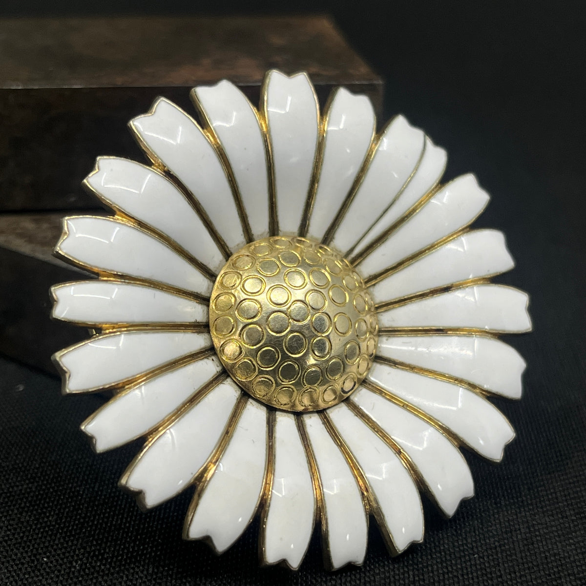 Original hvid Anton Michelsen Marguerite broche - buede blade
