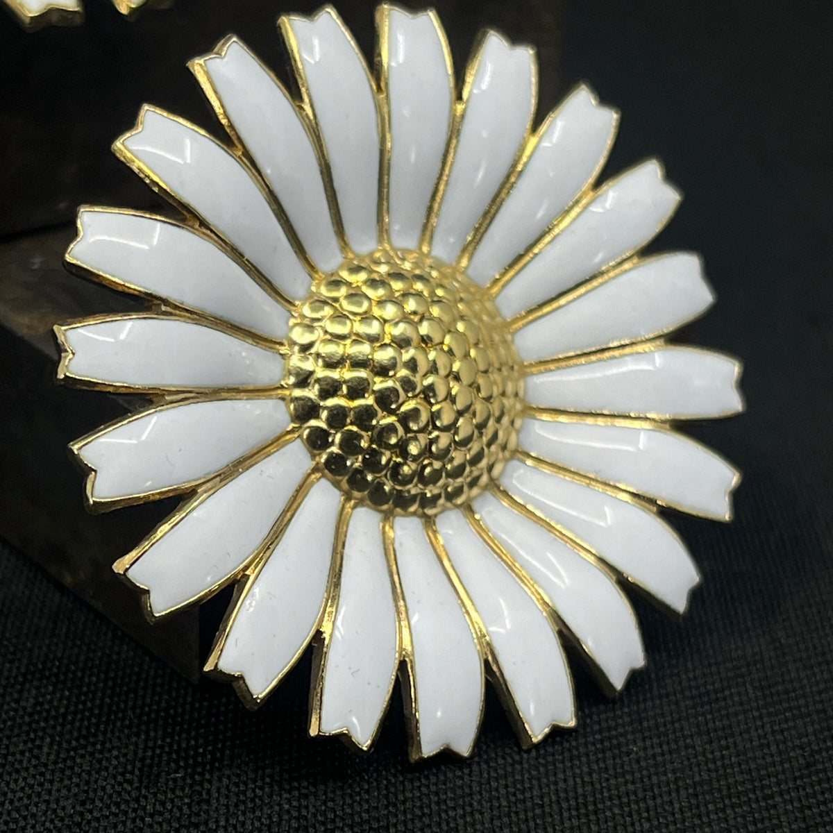 White Anton Michelsen marguerite brooch, golden
