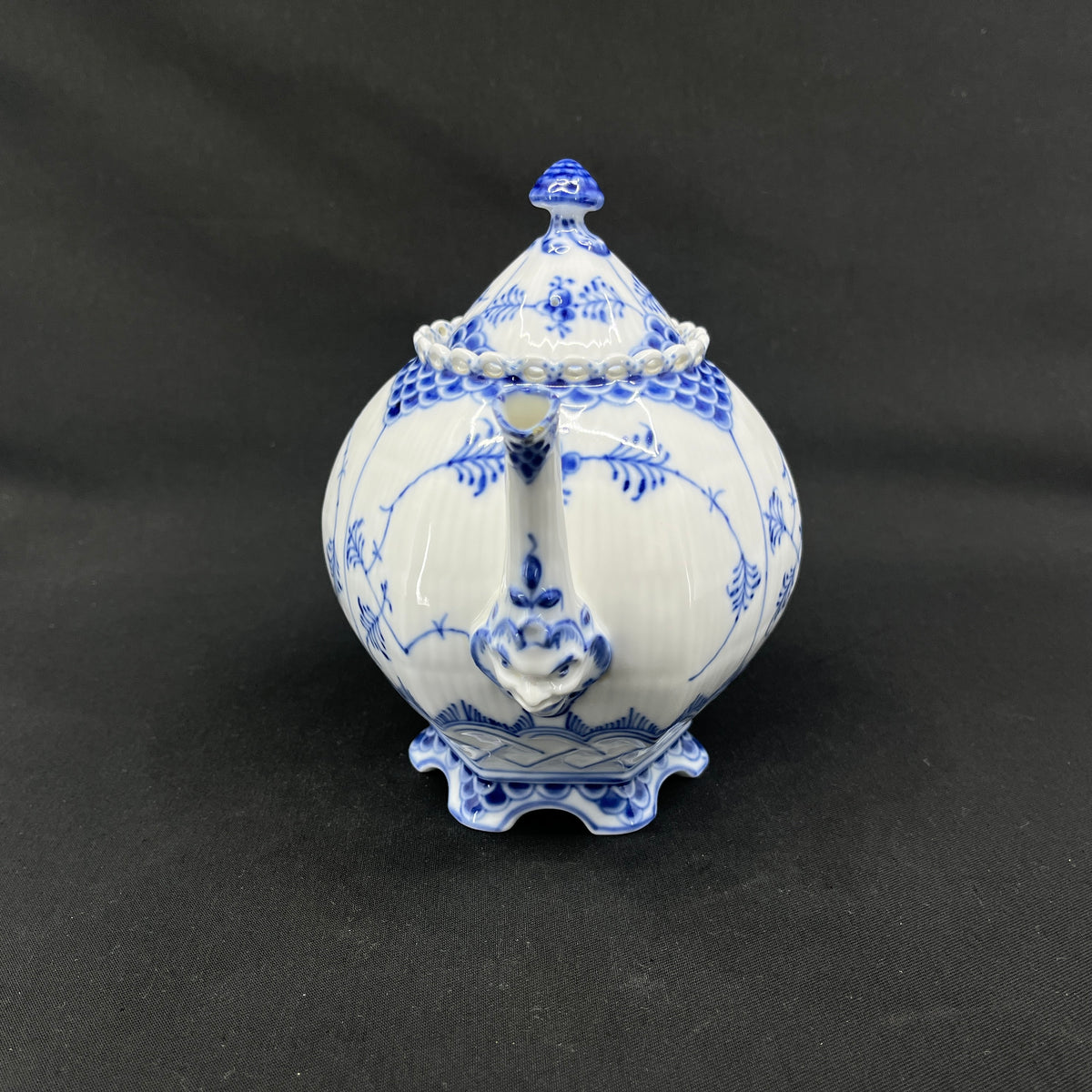 Blue Fluted Full Lace tea pot, 1/1118