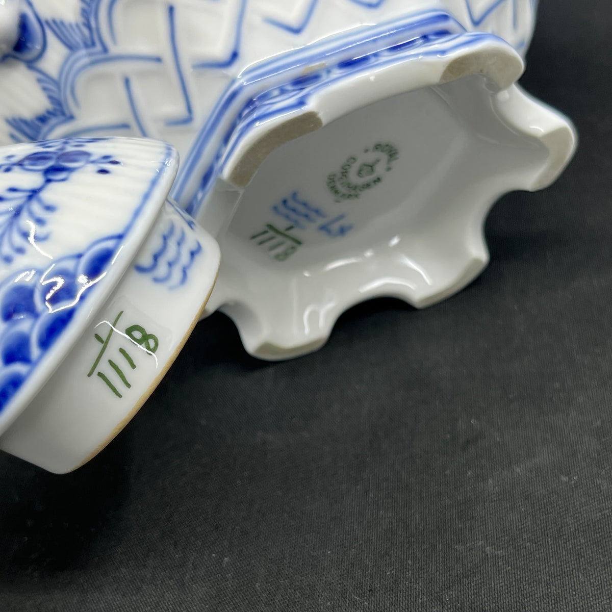 Blue Fluted Full Lace tea pot, 1/1118
