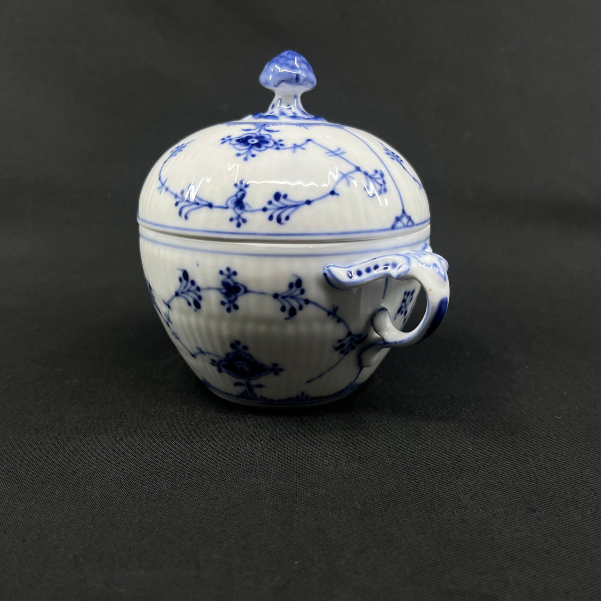 Musselmalet Riflet sukkerskål 1898-1923, 1/245