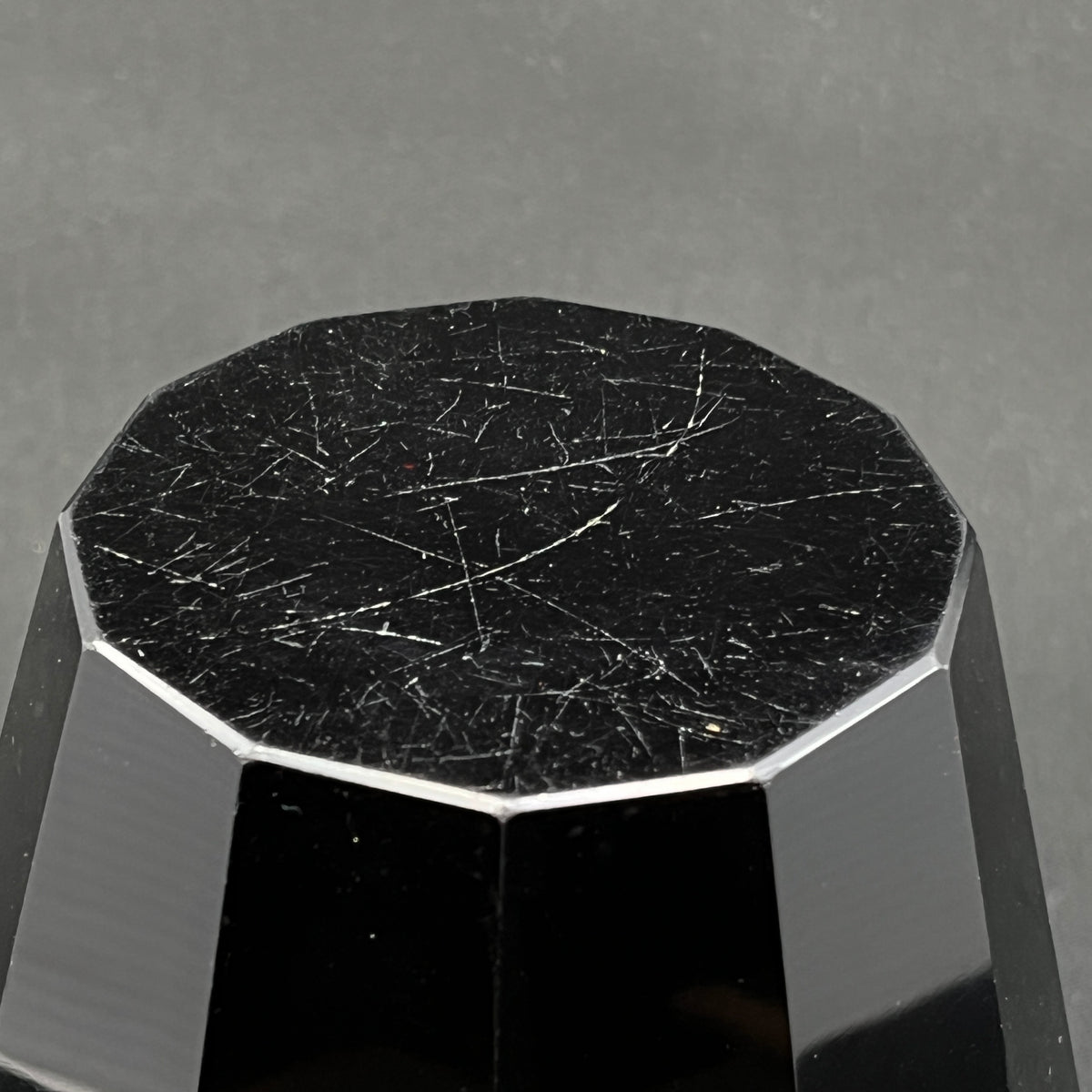 Flot stor rubinrød art deco vase