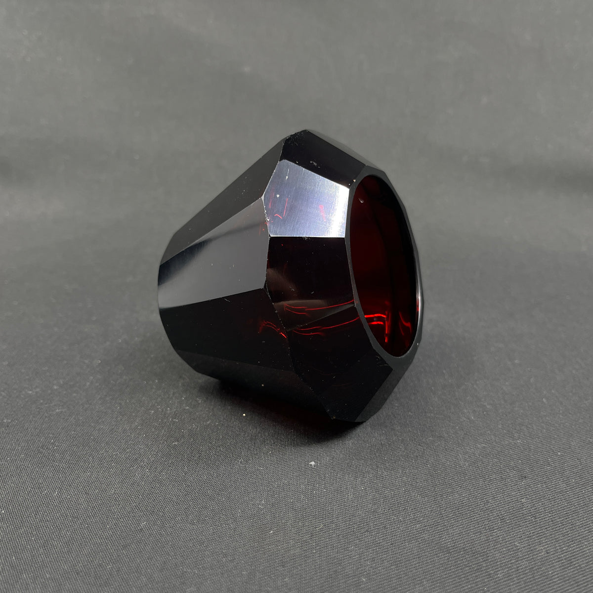 Ruby red art deco vase, 7.5 cm.
