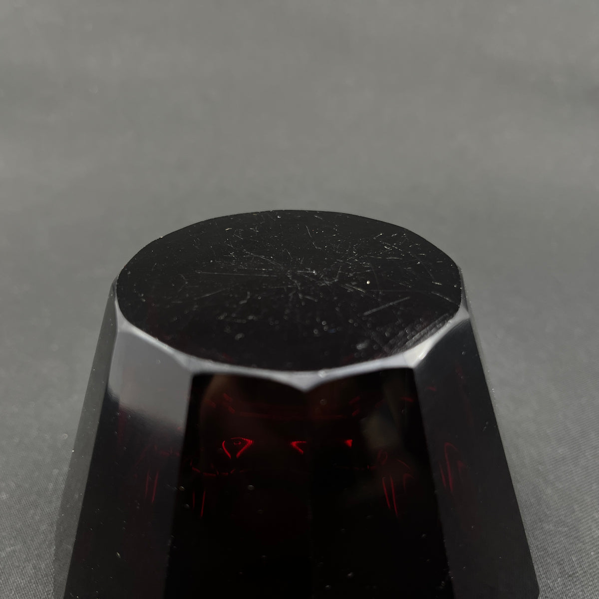 Ruby red art deco vase, 7.5 cm.