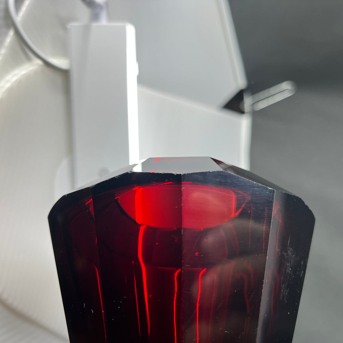 Ruby red art deco vase, 7.5 cm.