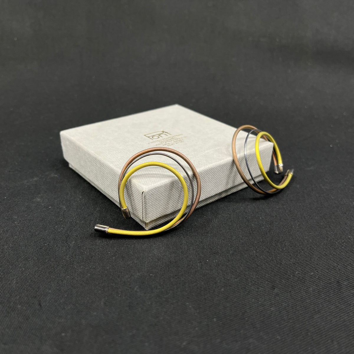 A pair of earrings by Kirsten Pontoppidan - yellow and brown