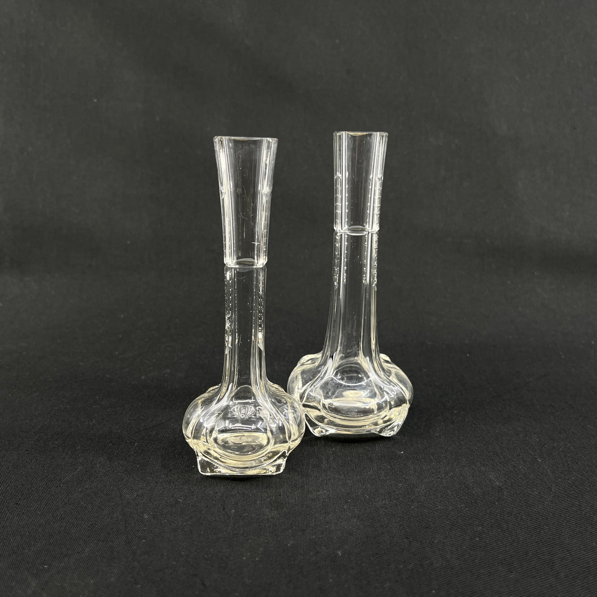 A pair of small vases from the 1920s, 12,5 cm.