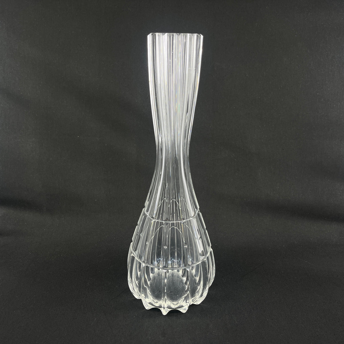Tall vase with fine cuts, 29 cm.