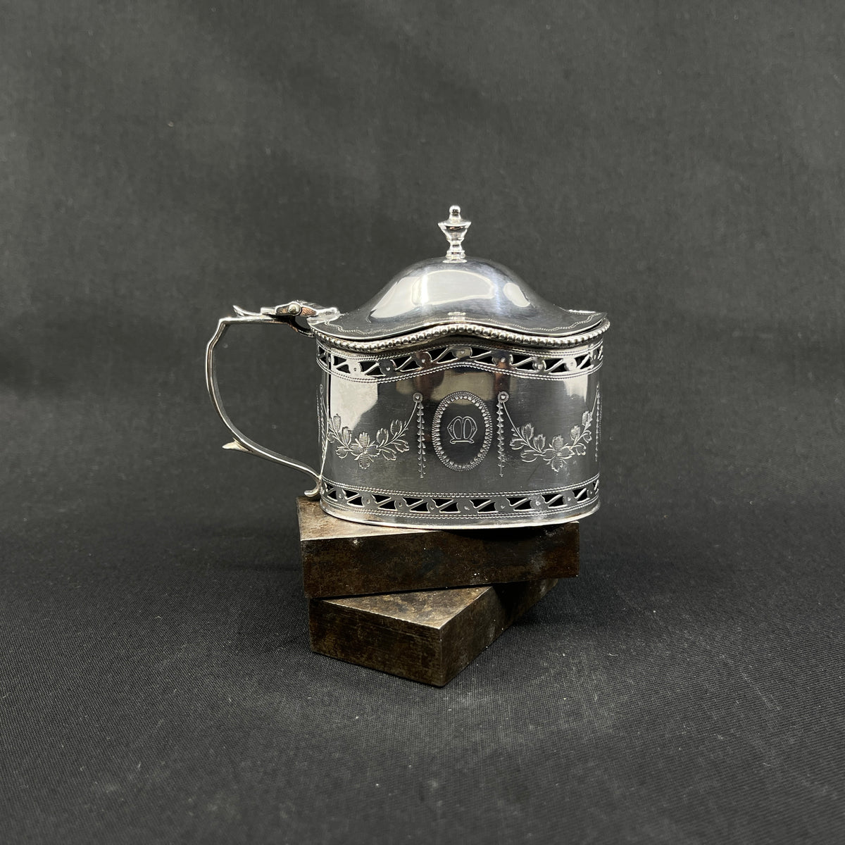 Silver mustard jar from 1929