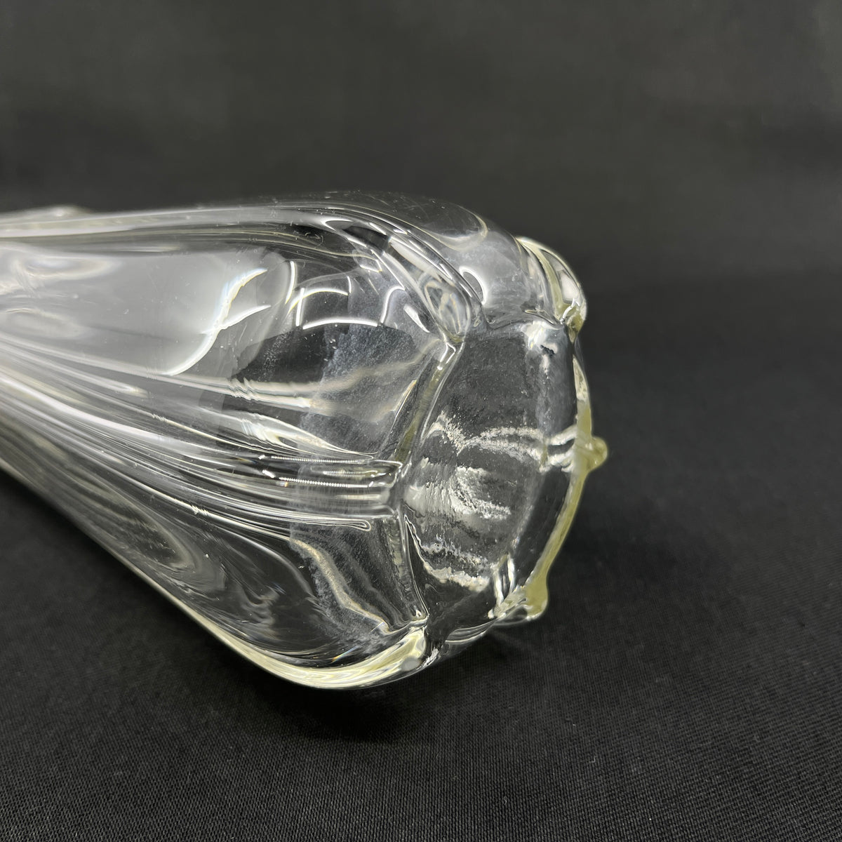 Slank dråbeformet vase fra 1920'erne, 26 cm.