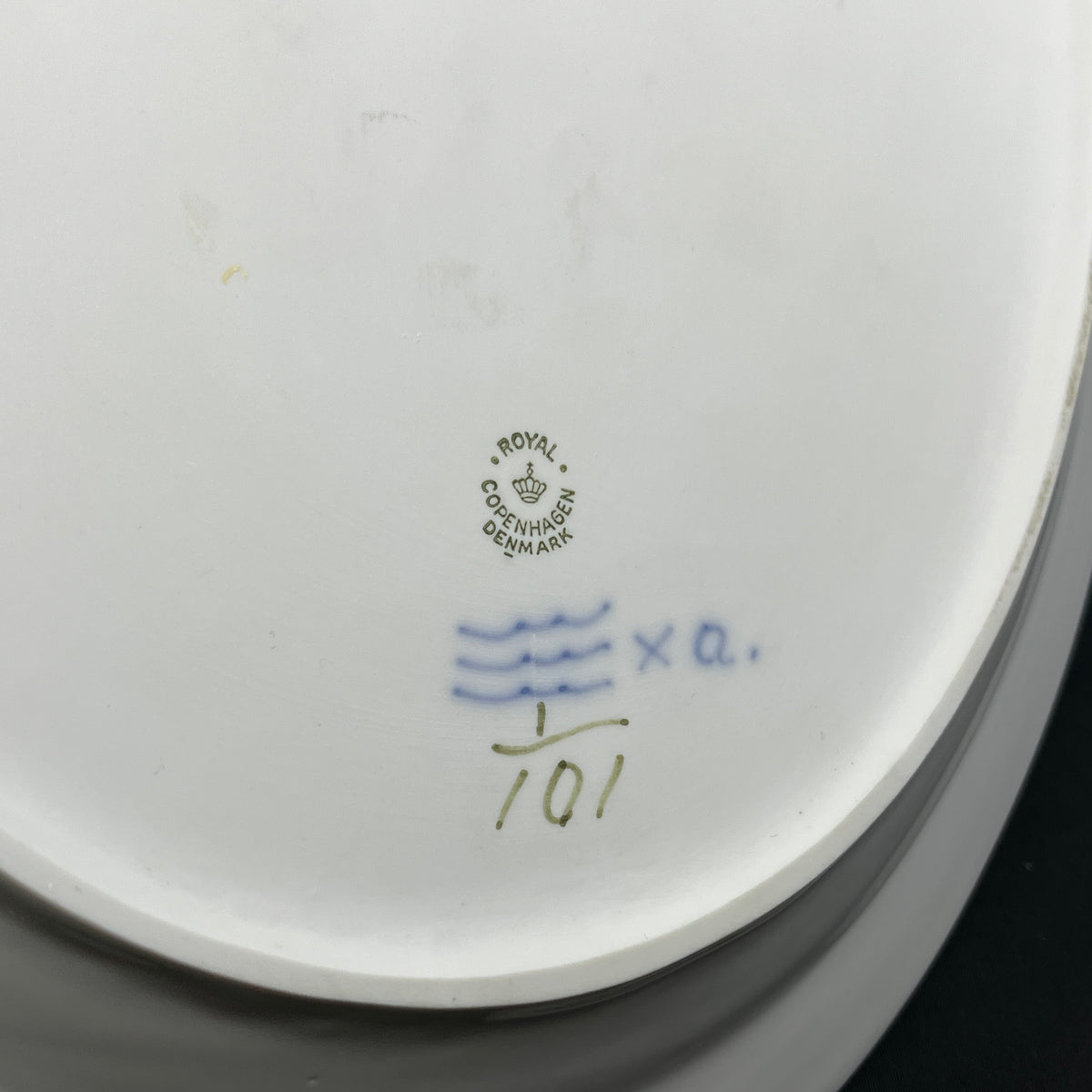 Blue Fluted Fluted oval dish, 37 cm. 2nd variety.