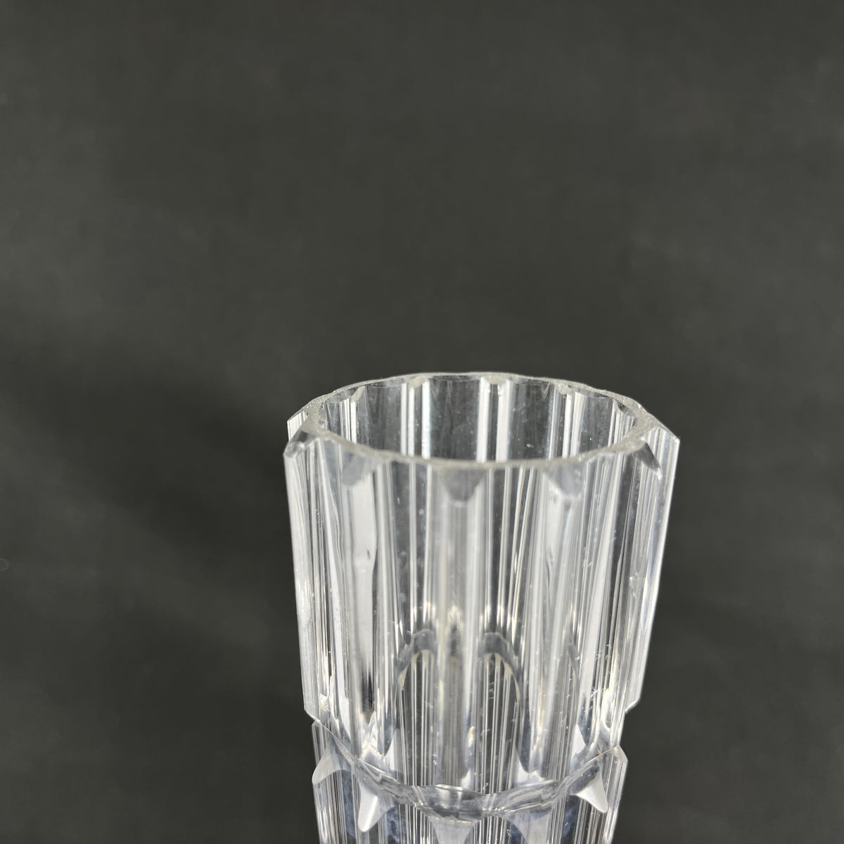 Finely decorated lily vase from the 1920s, 26 cm.