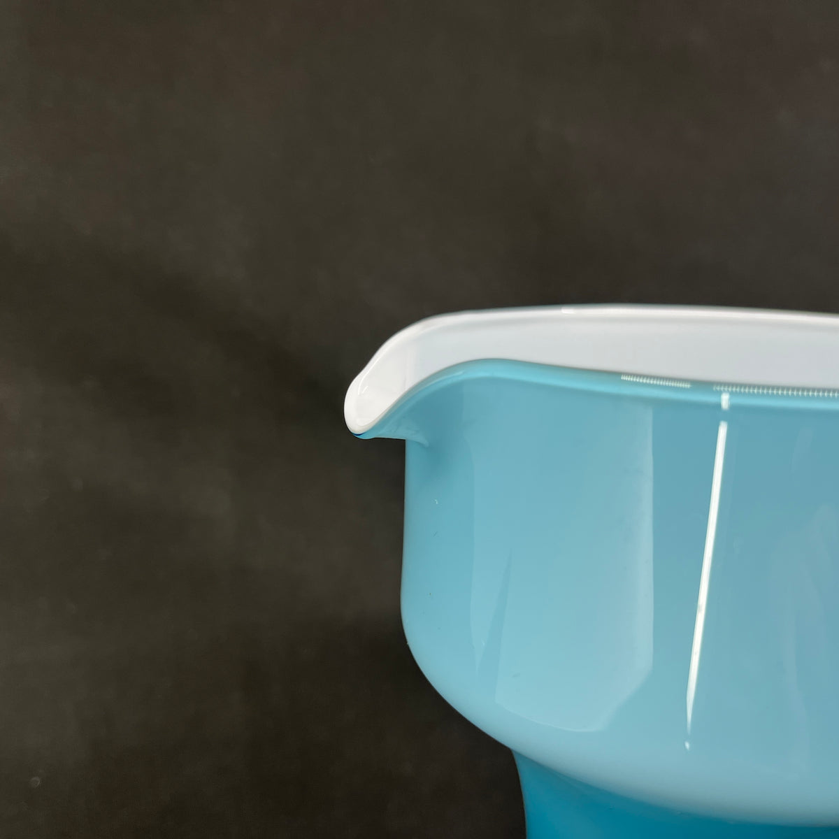 Blue Carnaby jug, 20 cm.
