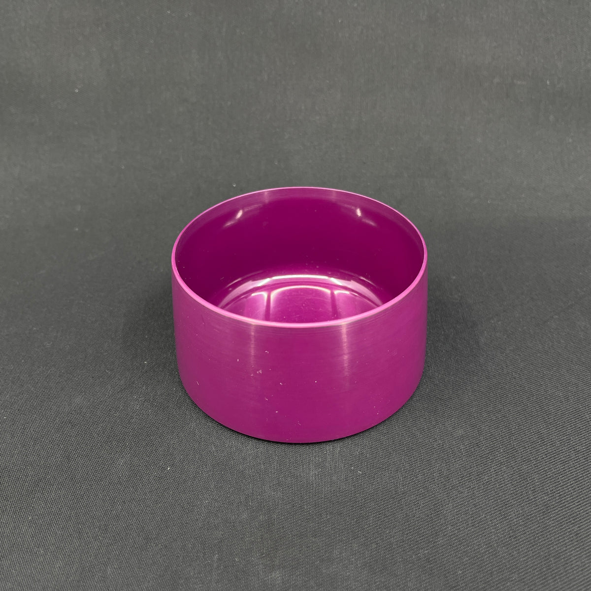 Purple Kristian Vedel melamine bow, 5x9 cm.