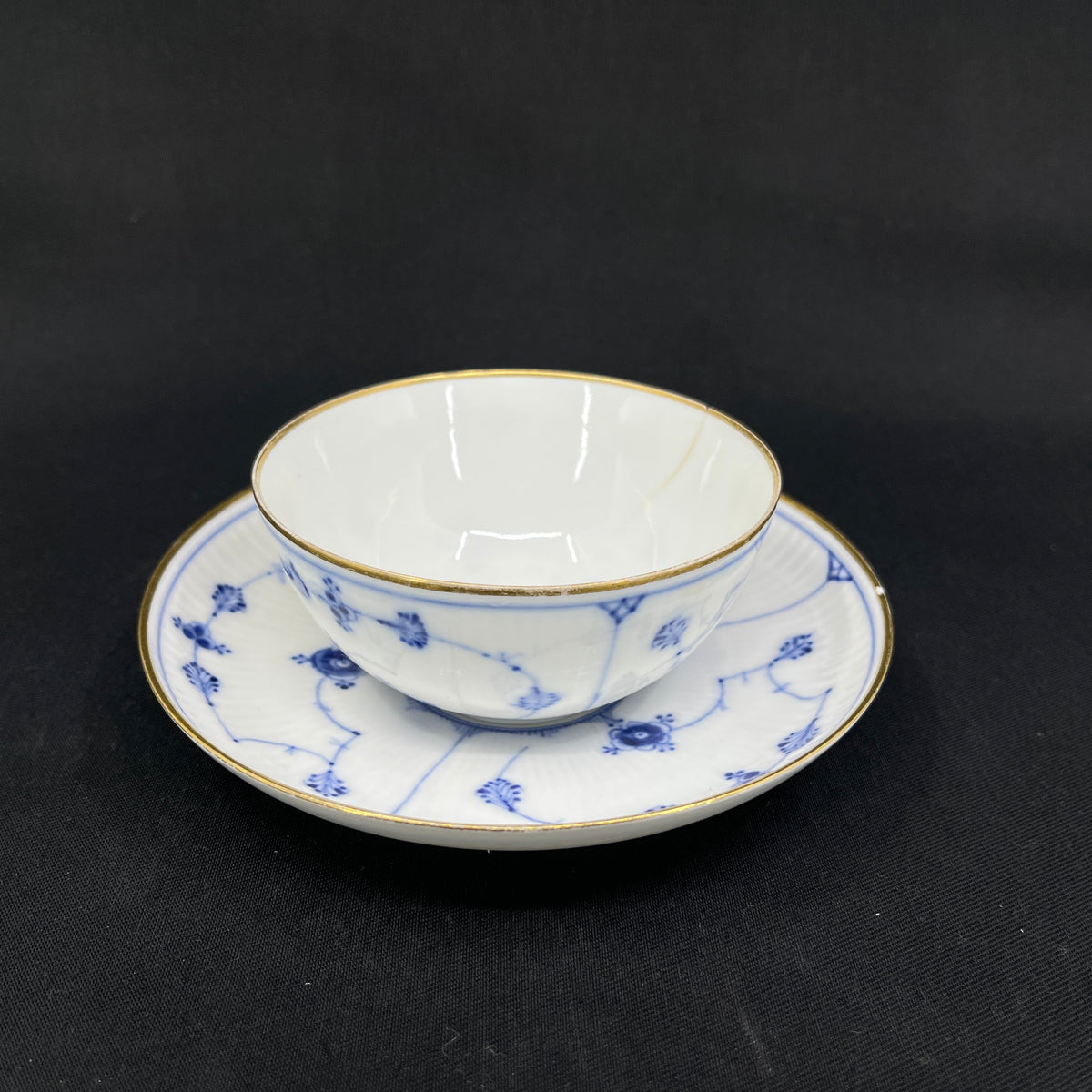 3 Large Blue Fluted Plain Teacup with Gold Rim with flaws