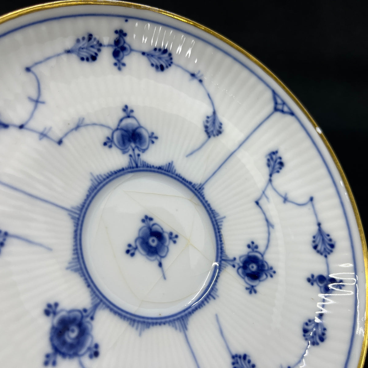 3 Large Blue Fluted Plain Teacup with Gold Rim with flaws