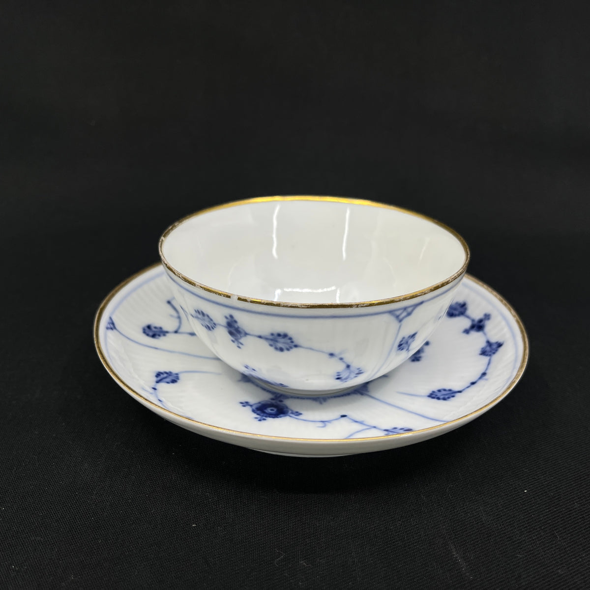 3 Large Blue Fluted Plain Teacup with Gold Rim with flaws