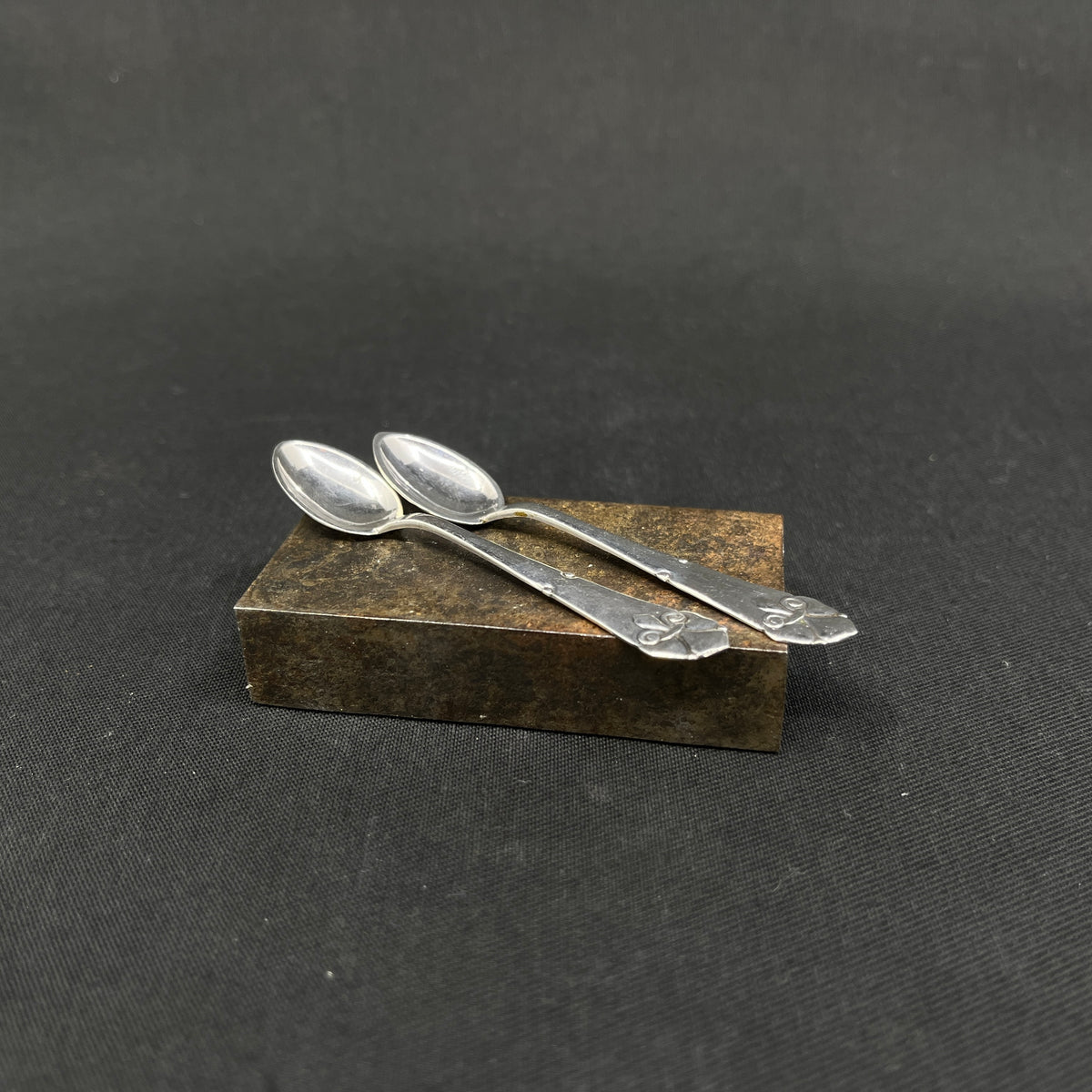 A pair of salt spoons - French lily