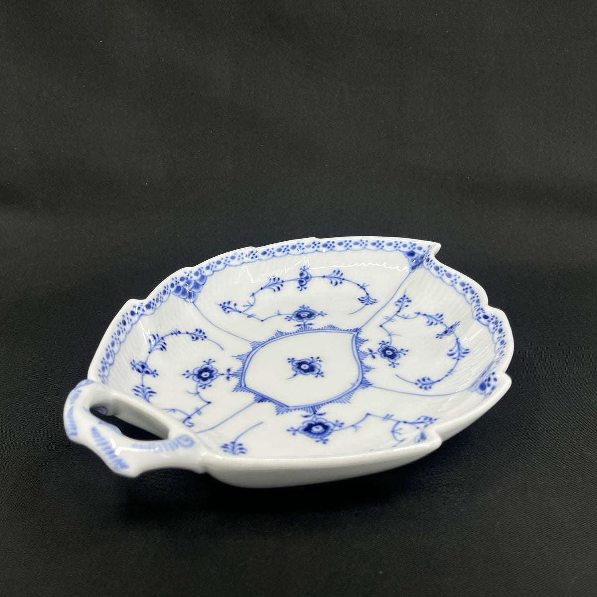 Blue Fluted Half Lace Leaf Dish, 1/549