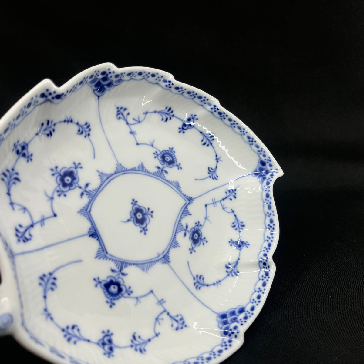 Blue Fluted Half Lace Leaf Dish, 1/549