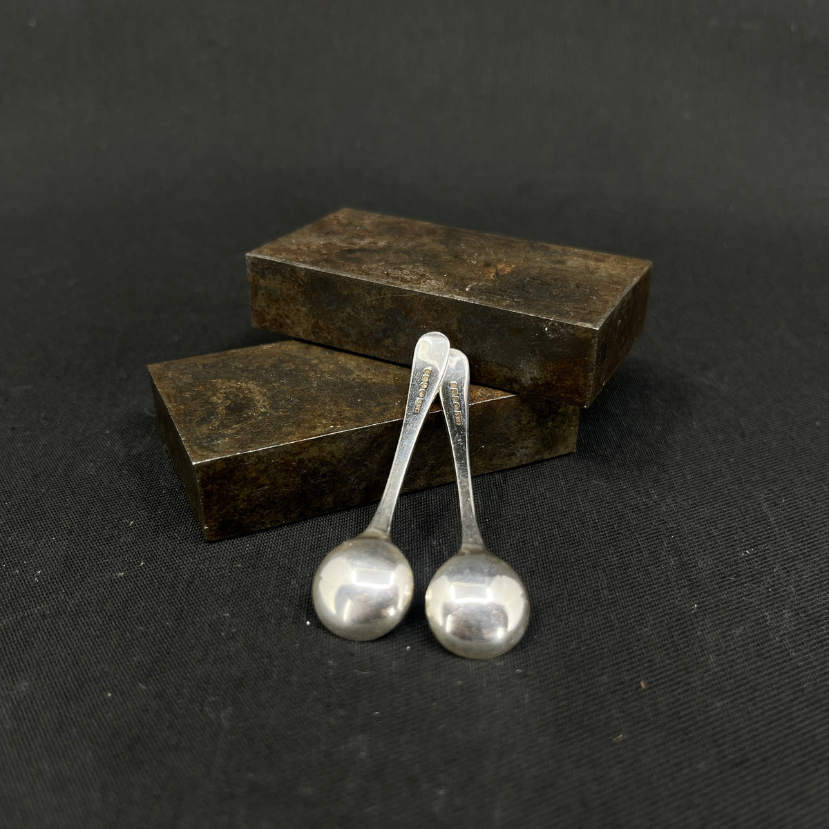 A pair of salt spoons - England 1930'ish