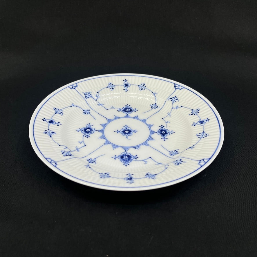 Musselmalet Riflet frokosttallerken, 1/178