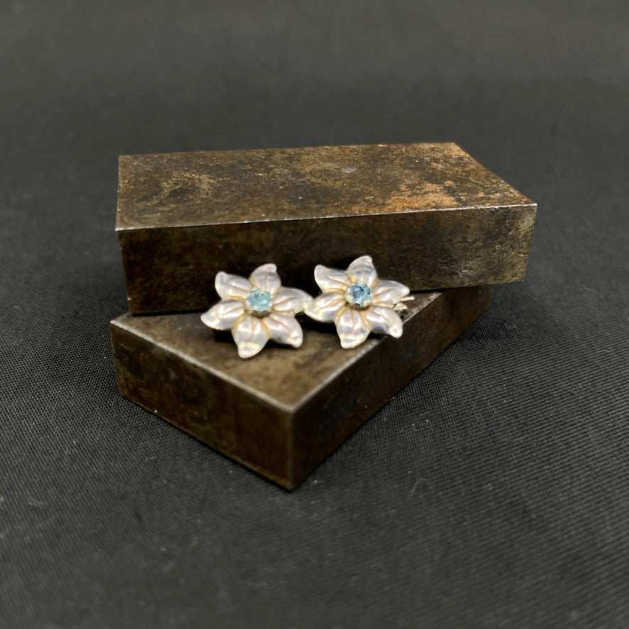Modern brooch with light blue glitter stones