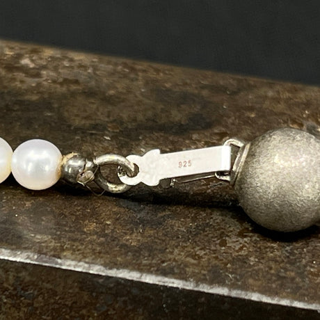 Pearl necklace with silver clasp, 40 cm.
