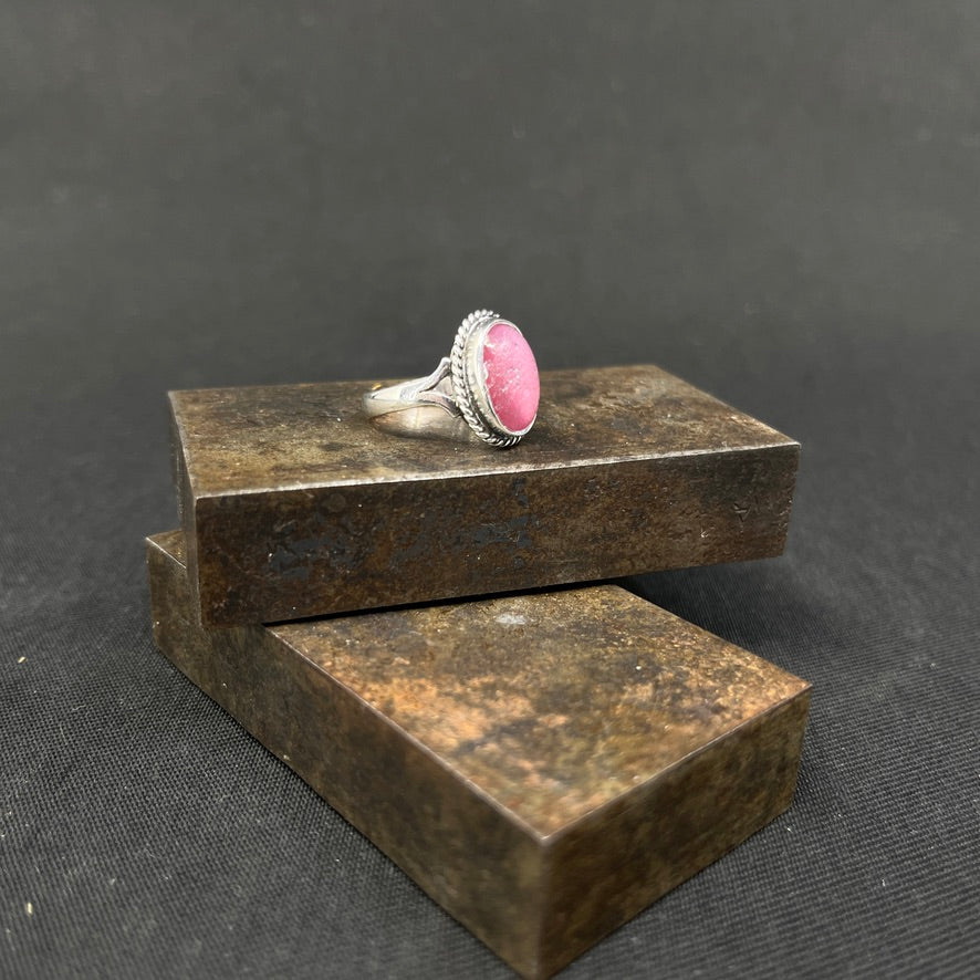 Ring in silver with pink stone