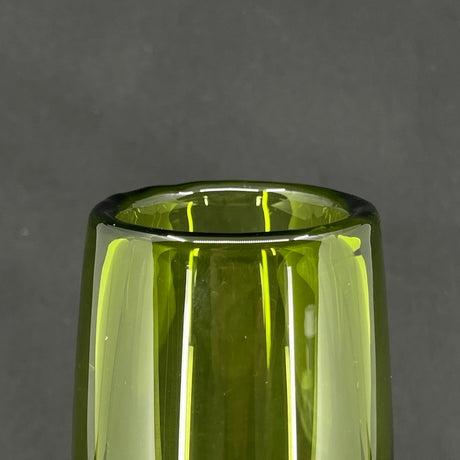 Majgrøn torpedo vase, 22 cm.