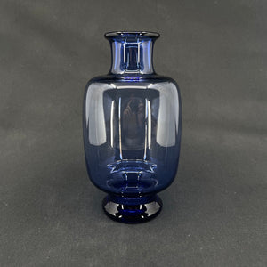 Safirblå vase fra Holmegaard, 21 cm.