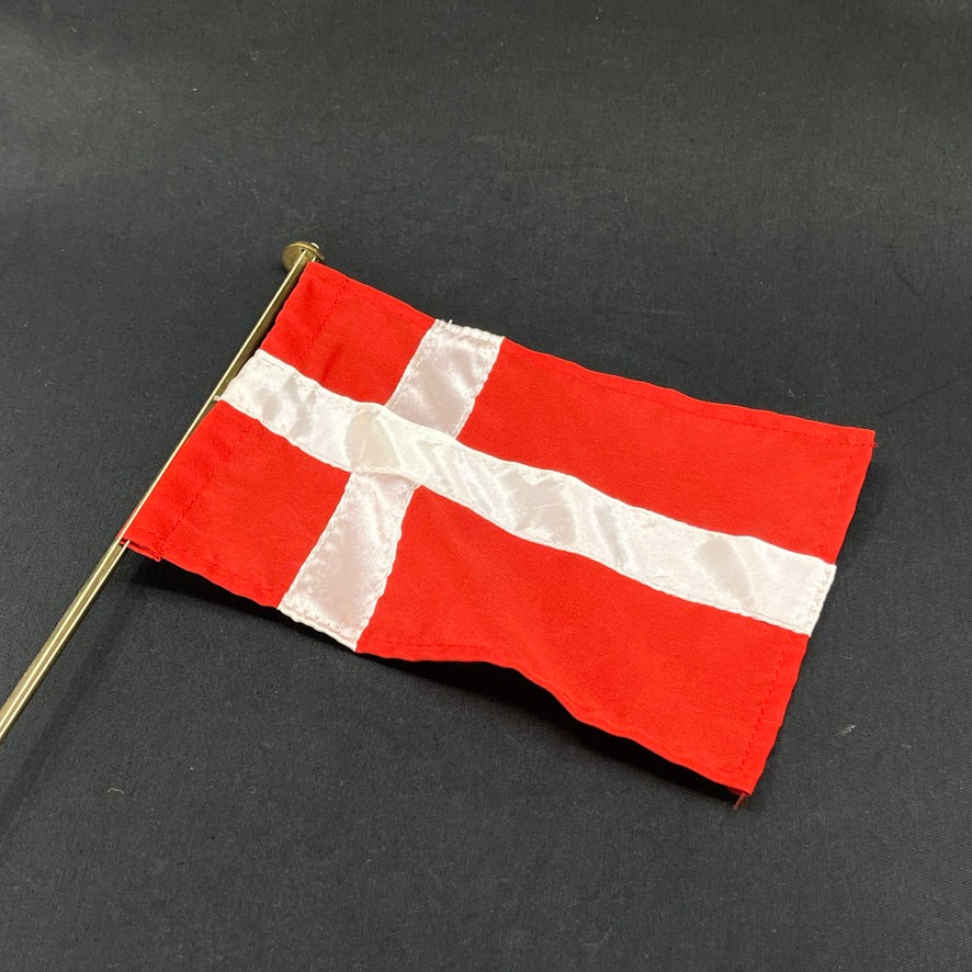 Flagstang i messing, 54 cm.