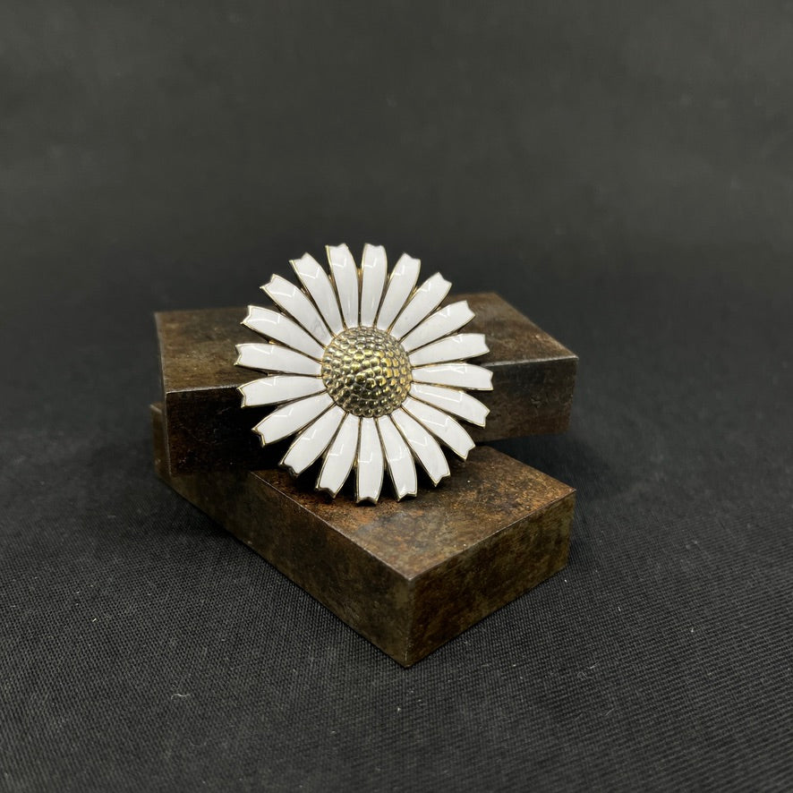 White Georg Jensen Daisy pendant/brooch