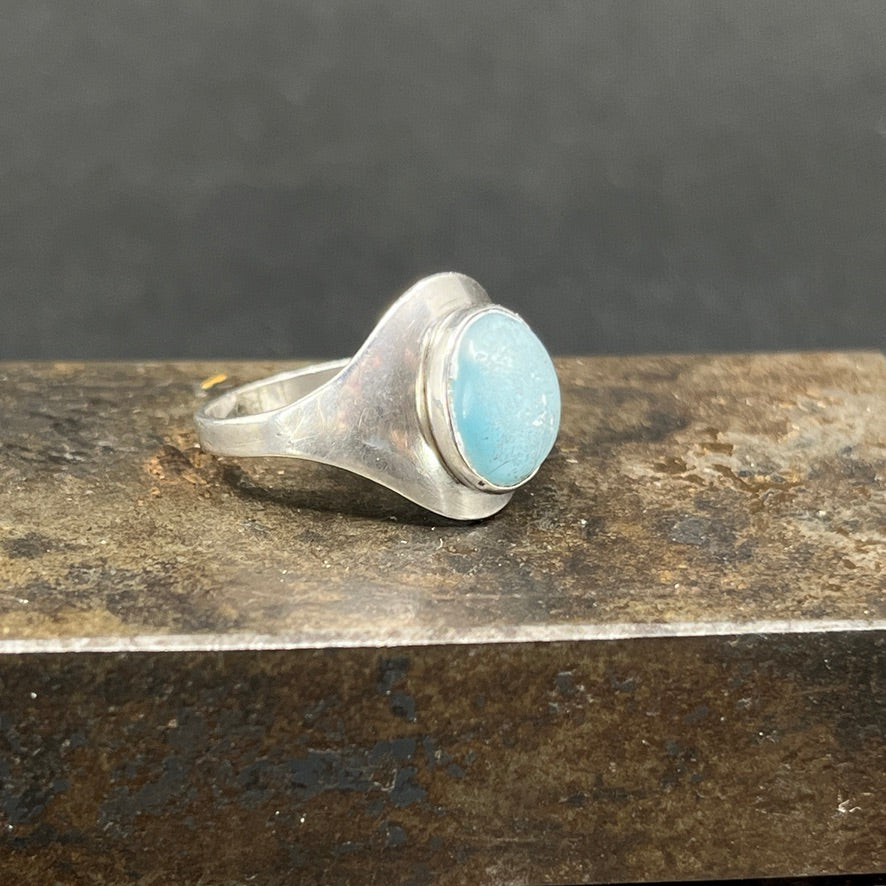 Ring in silver with light blue stone