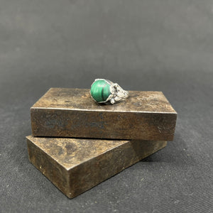 Art Nouveau ring with malachite