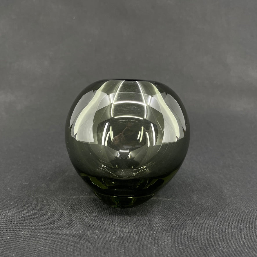 Smoke Rondo vase fra Holmegaard, 9,5 cm.