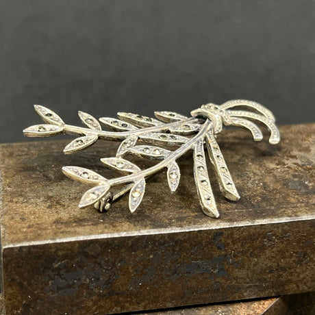 1920s brooch with moissanites