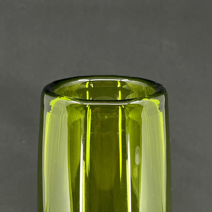 Majgrøn torpedo vase, 28,5 cm.