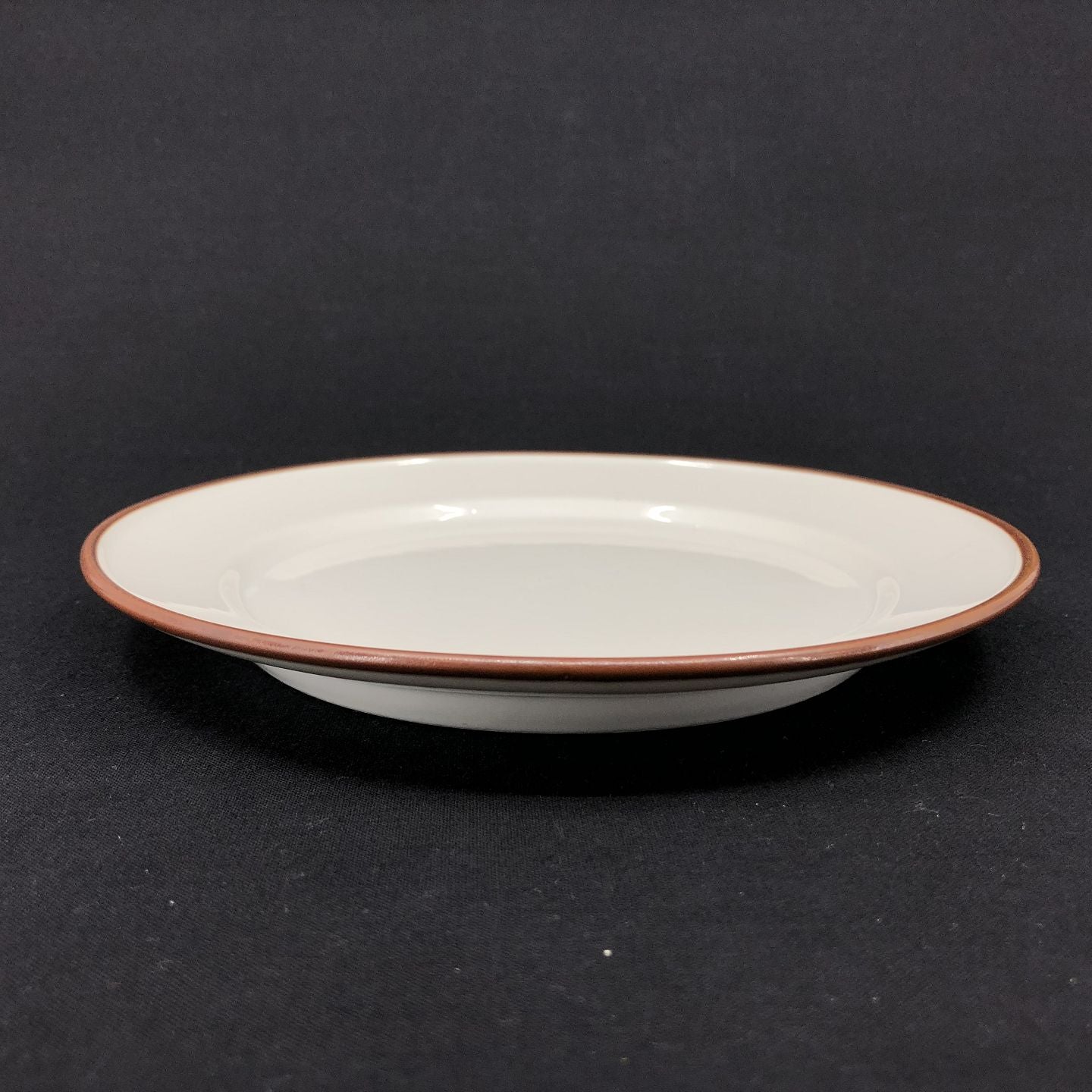 Brun Domino kagetallerken