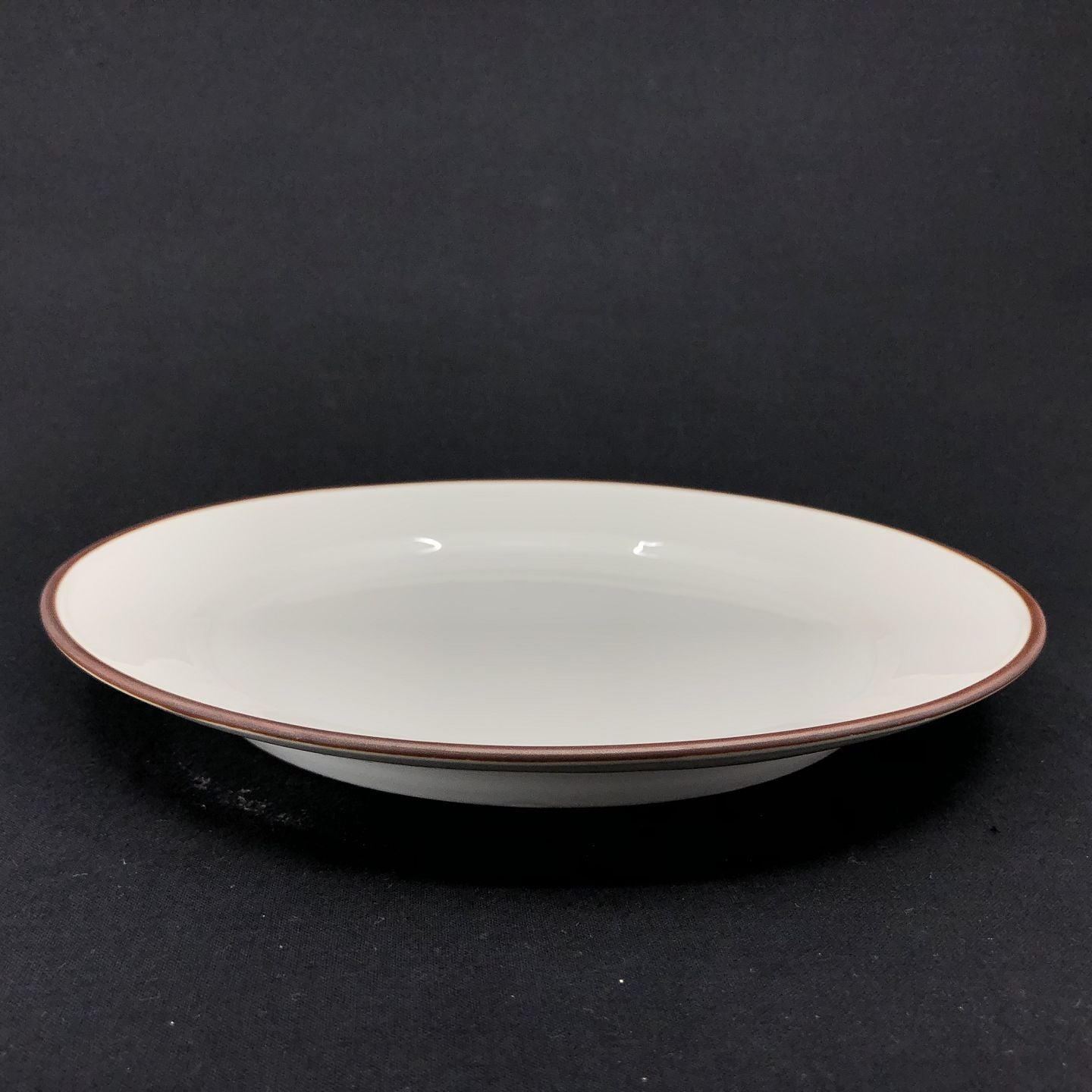 Brun Domino middagstallerken