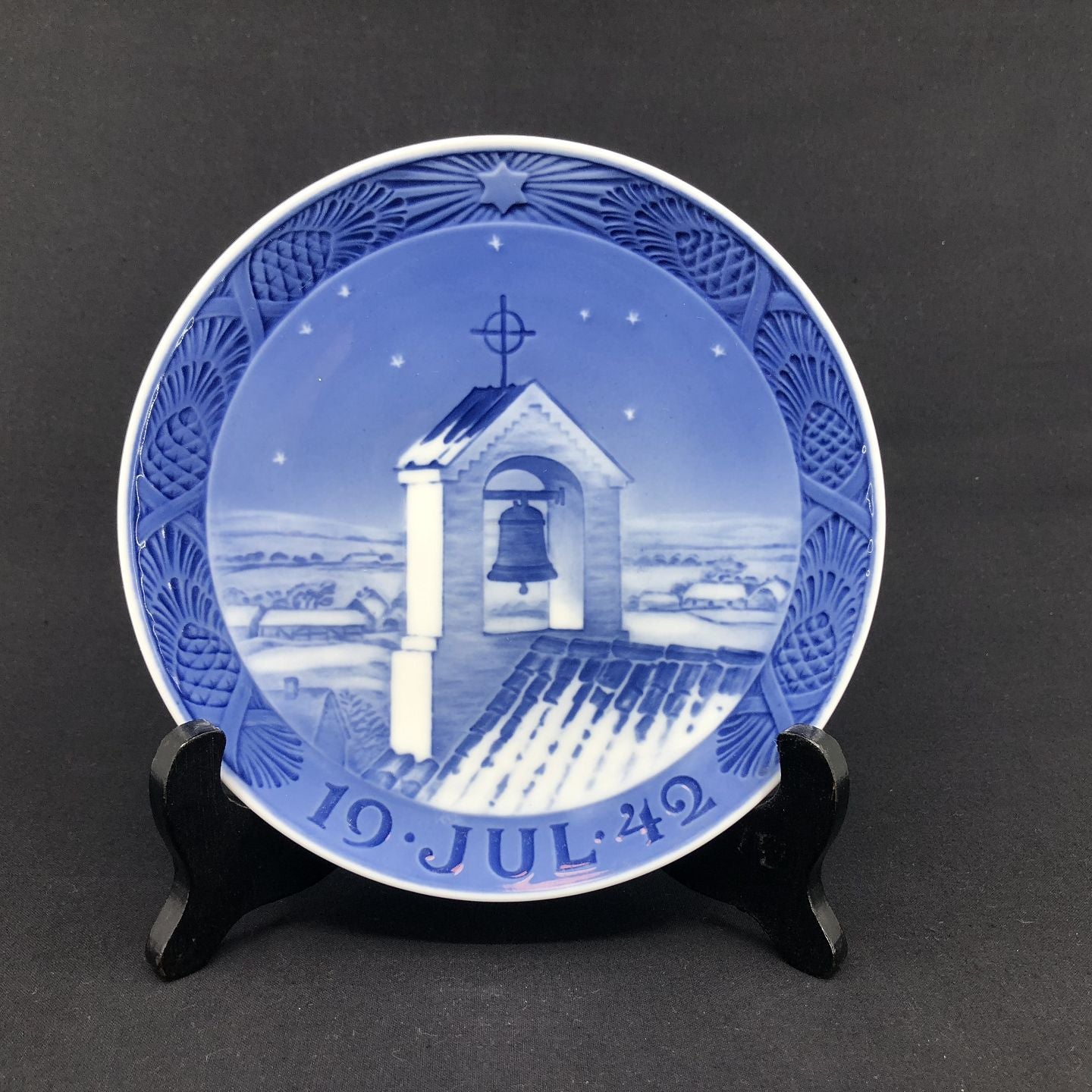 Royal Copenhagen Christmas plate 1942